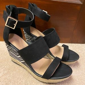 Black and white wedges